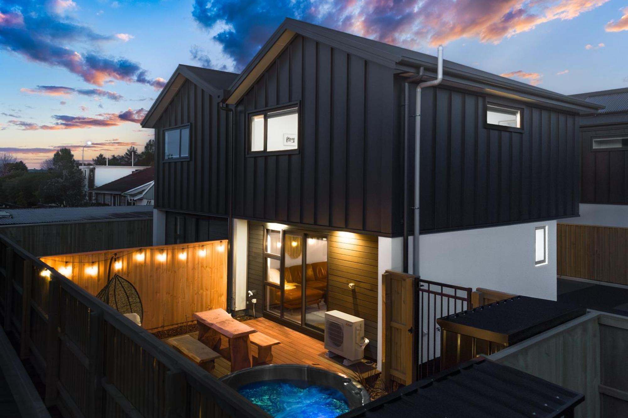 Cozy Retreat With Hot Tub Daire Christchurch Dış mekan fotoğraf